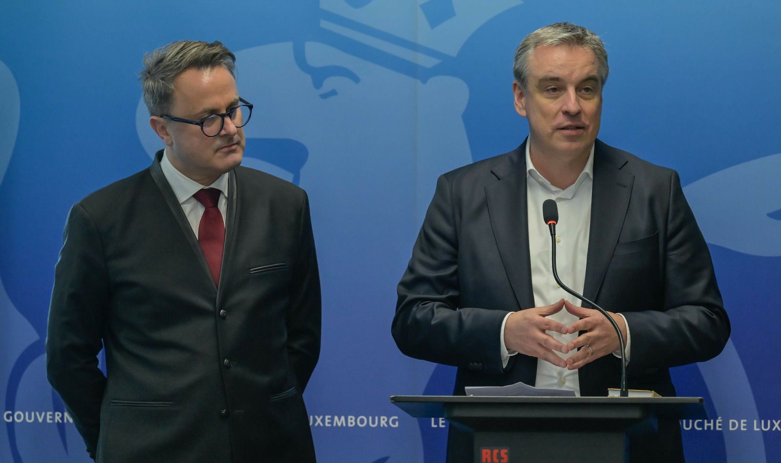 Xavier Bettel, Vice-Premier ministre, ministre de la Coopération et de l’Action humanitaire ; Claude Meisch, ministre de l’Éducation nationale, de l’Enfance et de la Jeunesse (de g. à dr.)