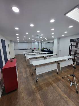 플러스82뷰티아카데미학원 사진 4