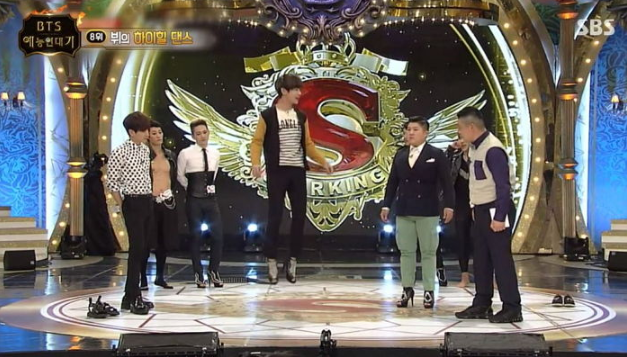 V BTS melompat dengan high heels setinggi 12 cm