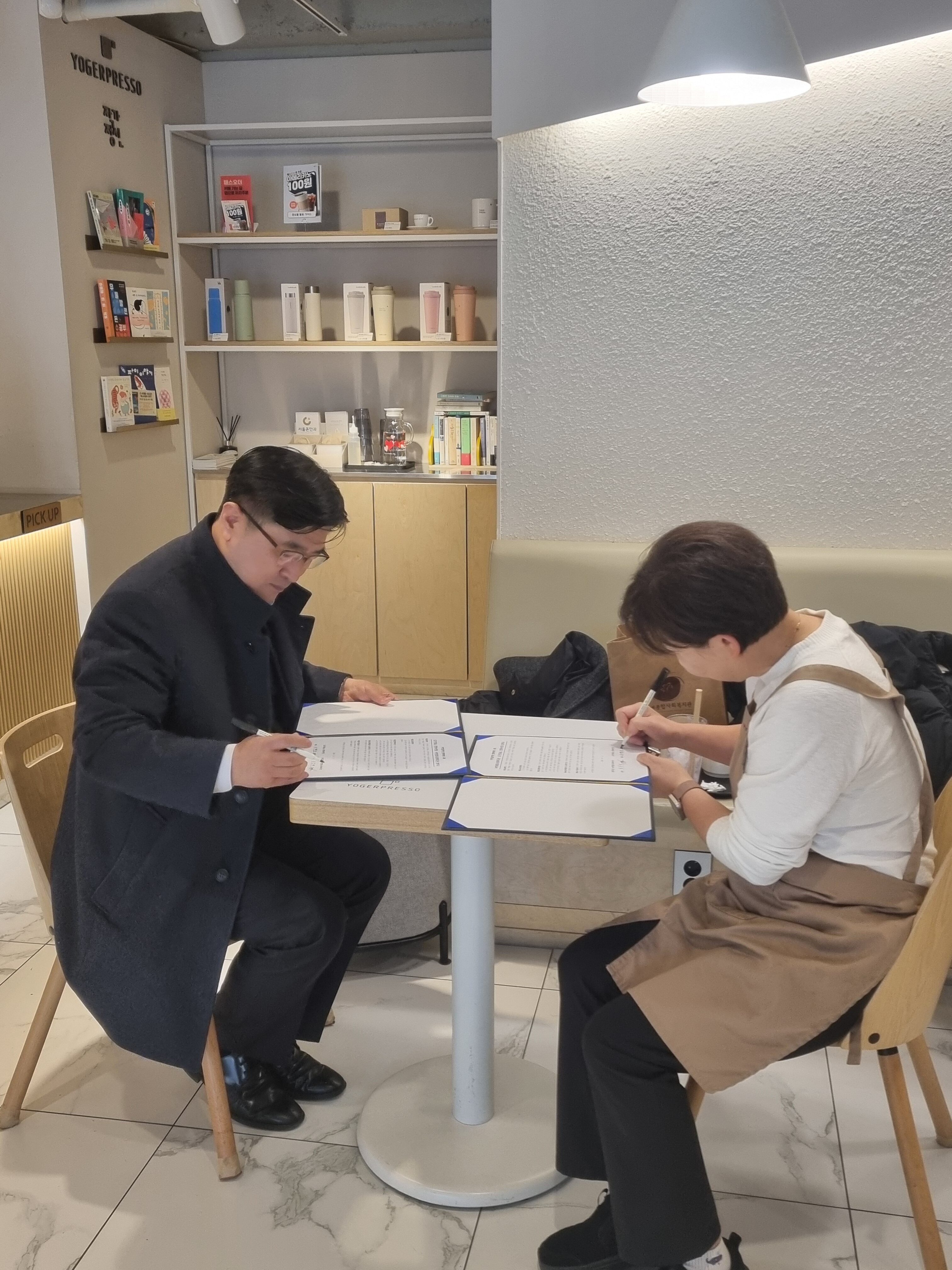 [녹번동] '카페 요거프레소 은평녹번점'과 업무협약식 진행