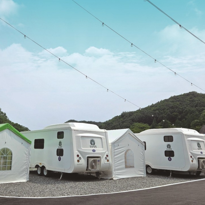 카라반(랜덤 배정) + 삼겹살(무제한 제공) + 숯