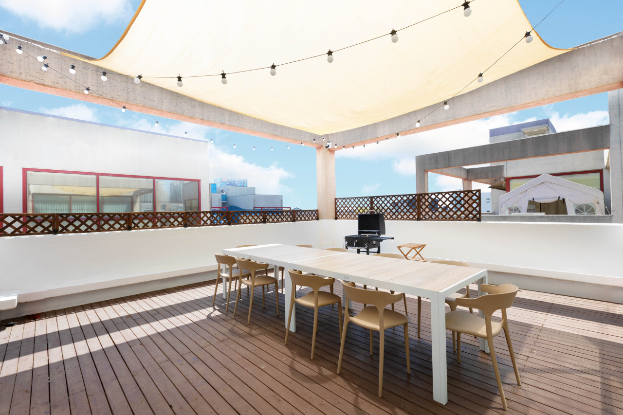 일산 감성 파티룸 '심플리스팟'
단독 테라스 바베큐를 동시에 즐길 수 있는 프라이빗한 공간입니다. 따스한 봄날, 우리끼리 즐기는 야외 바베큐 파티를 직접 체험하고 예쁜 사진과 후기를 남겨주실 분들을 모집합니다.