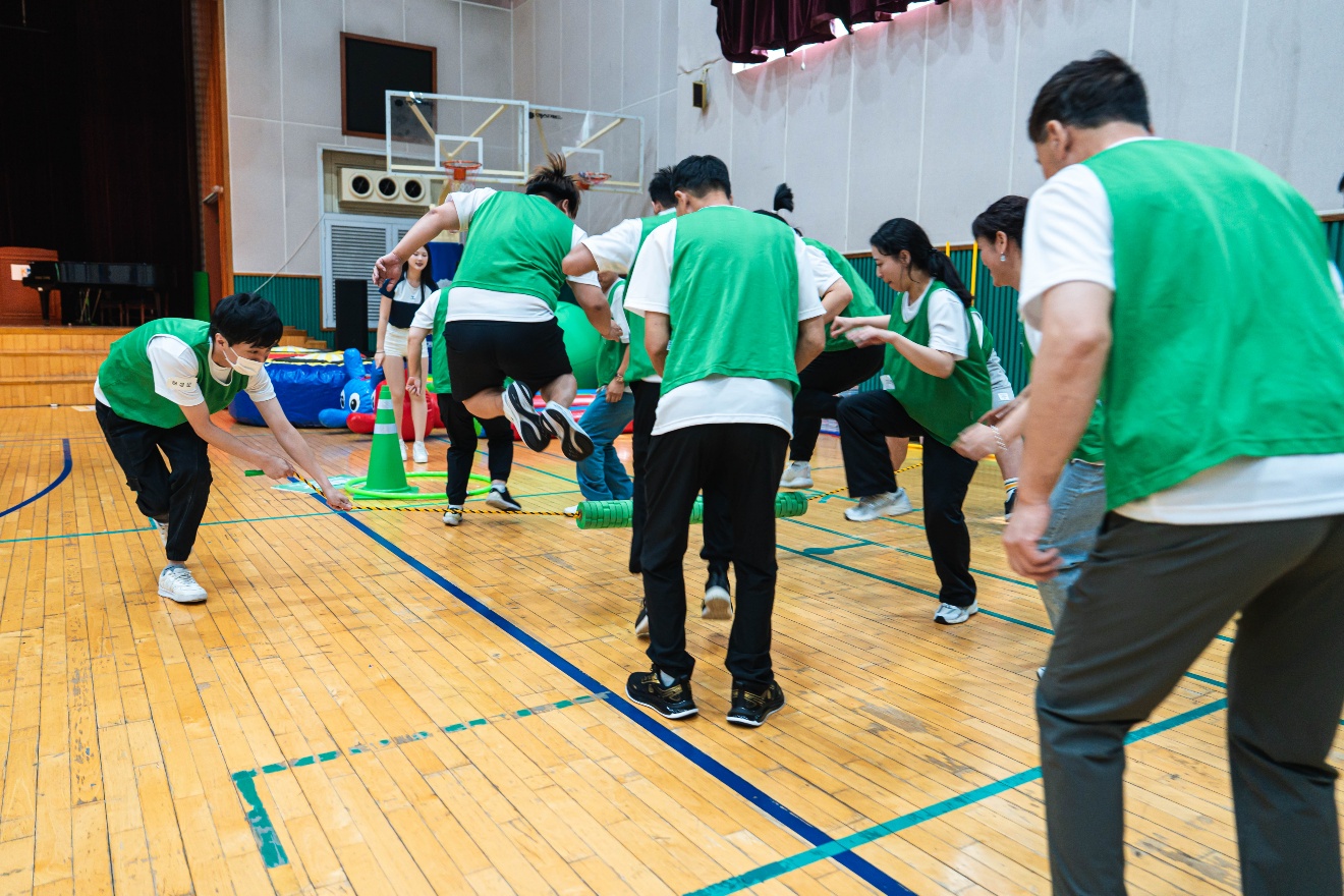 "Join our Field Day! 이번 주말, 도파민 충전하러 갈래?"

안녕하세요! 2030 청년들을 위한 짜릿한 액티비티 '플레이밍글링'입니다. 🔥

오직 2030만을 위한 <도파민 폭발 명랑 운동회>에 여러분을 초대합니다!