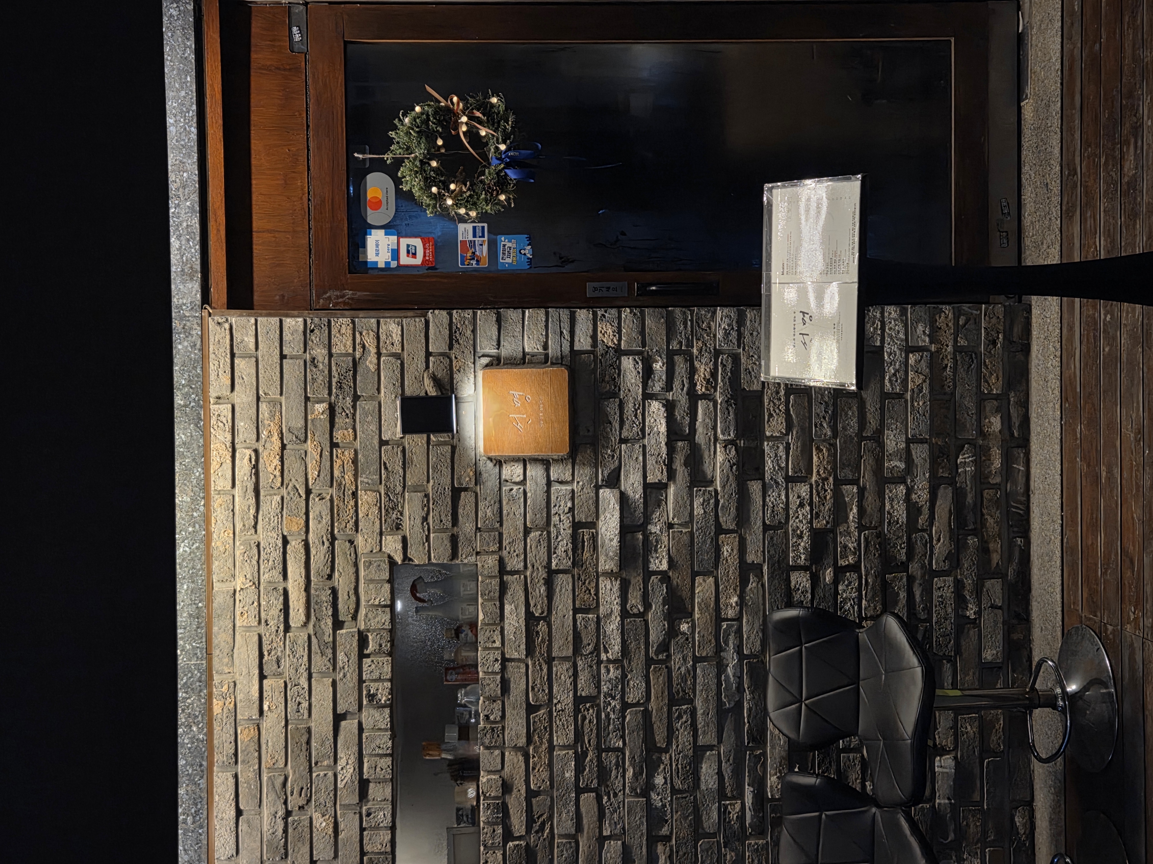 건대입구 데이트코스, 숙성회 맛집으로 이자카야 <선명> 홍보하고자 합니다. 조용한 분위기에서 바테이블로 운영되고 있습니다.