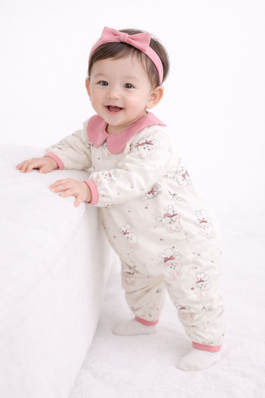 부드럽고 가벼운 소재로 활동성은 높이고, 오염 걱정 없이 자유롭게 놀 수 있는 유아 미술가운