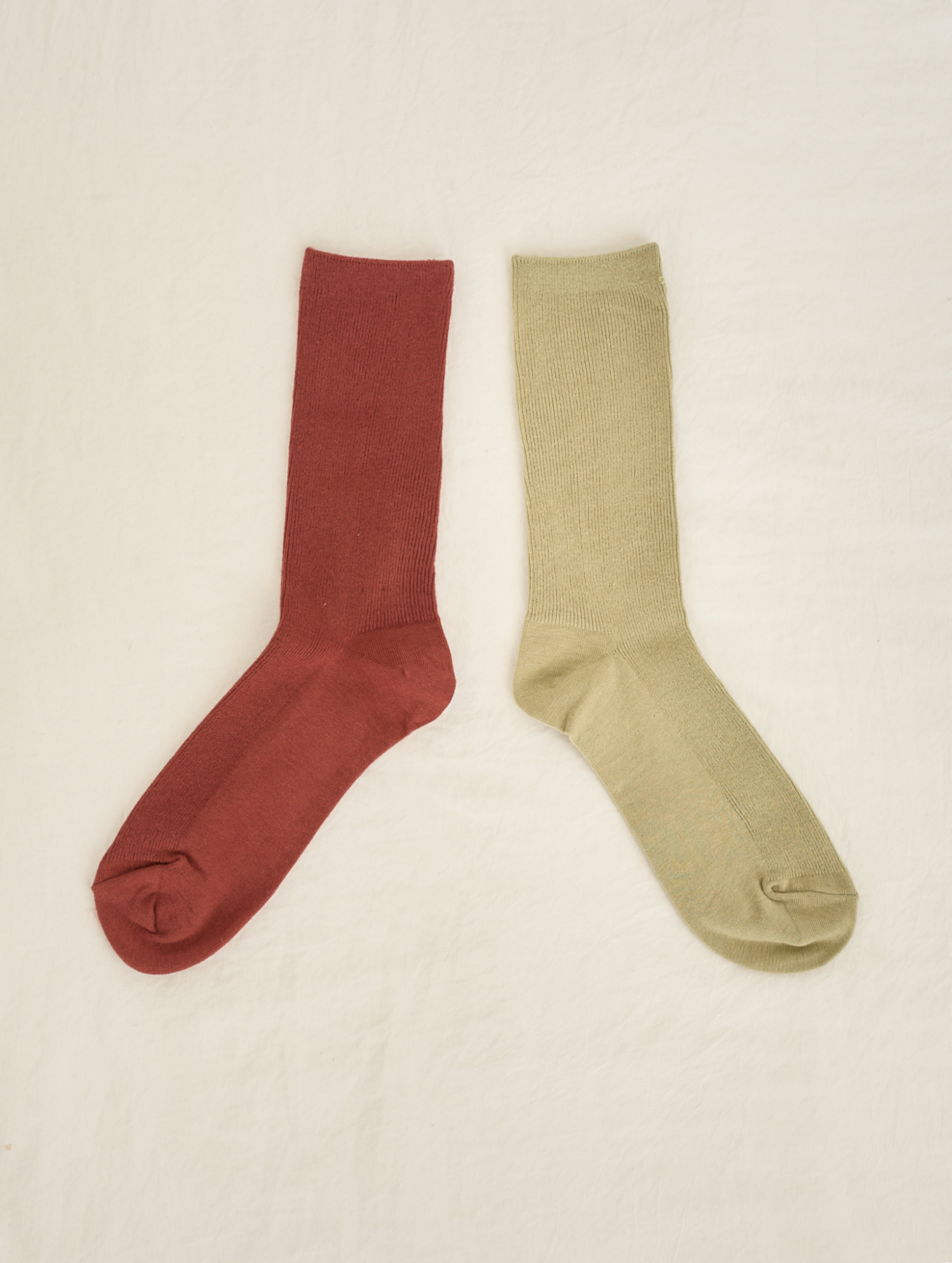 매일다른컬러 36 SOCKS 제품은
1. 컬러양말입니다.
단순 빨주노초파남보가 아닌, 감각적인 컬러들로만 모았습니다.
2. 가장얇은200침수 코마사를 사용하여, 스웨터처럼 촉감이 부드럽습니다.
3. 사계절 신을 수 있는 두께감입니다.