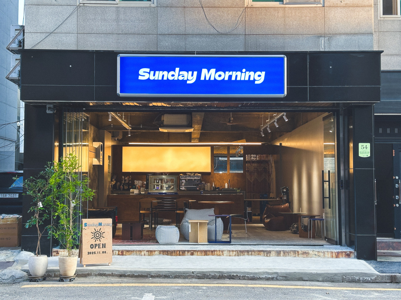 고급 재료만 사용하여 제대로된 커피와 디저트를 맛볼 수 있는 양재 카페